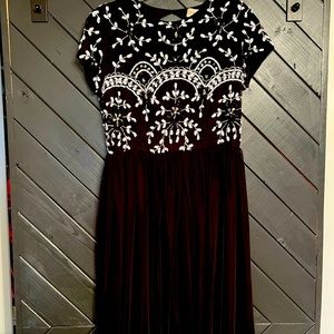 Beautiful ModCloth Lace & Beads special occasion dress size L.